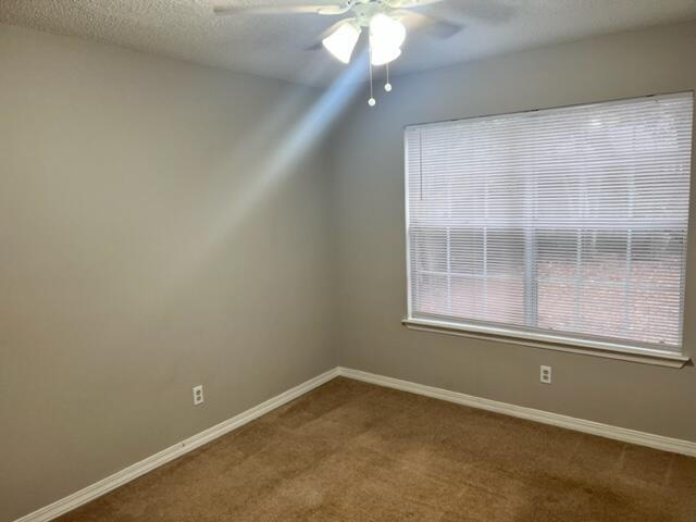 Building Photo - "Charming 2-Bedroom Retreat with Fort Walt...