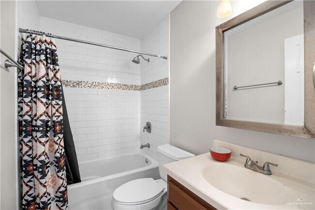 Building Photo - 19 Res Dr