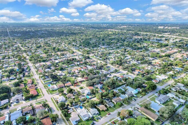 Building Photo - 2419 Coolidge St