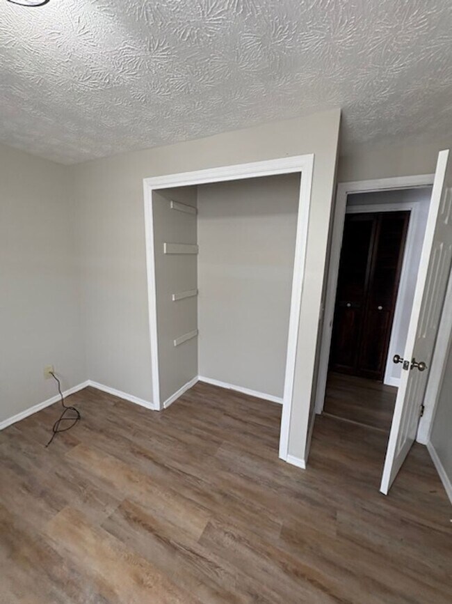 Building Photo - 3 Bedroom, 1 1/2 Bath Home in Huber Heights