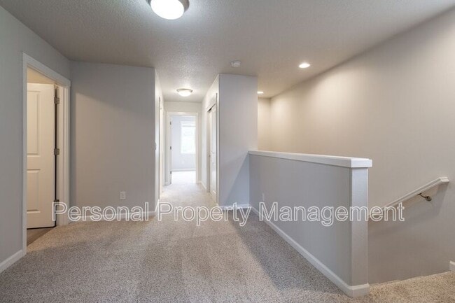 Building Photo - 5828 NE 56th Pl