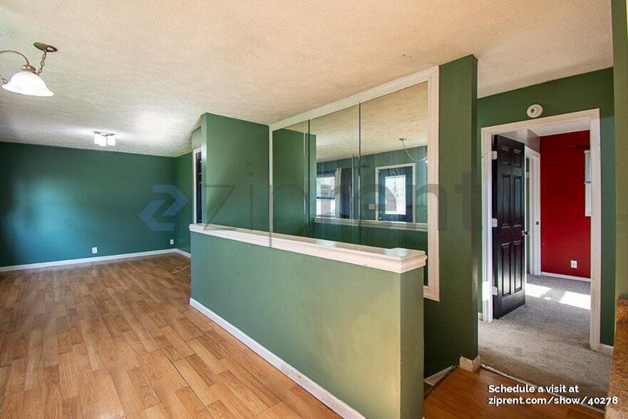 Building Photo - 907 W 29th Ave
