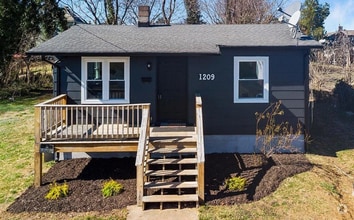 Building Photo - 2 Bedroom 1 Bath Available to Rent for $79...
