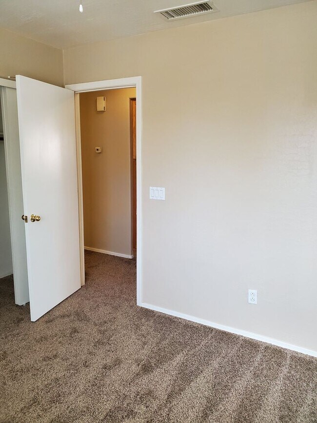 Building Photo - COMING SOON! 3 bedroom &2 bathroom House in Avondale!