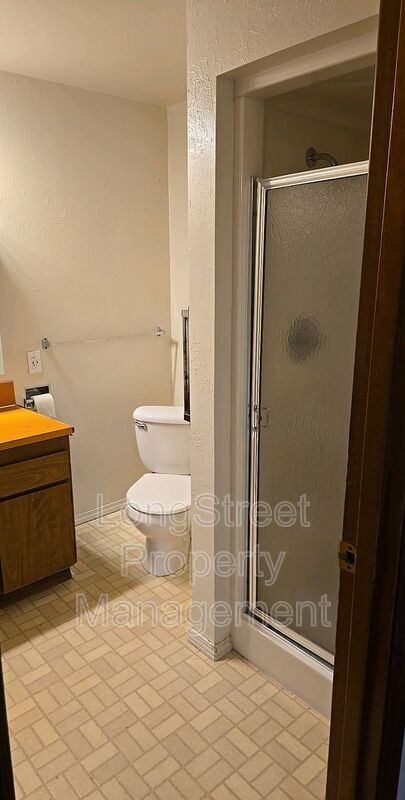 Building Photo - 615 SE Chicago St