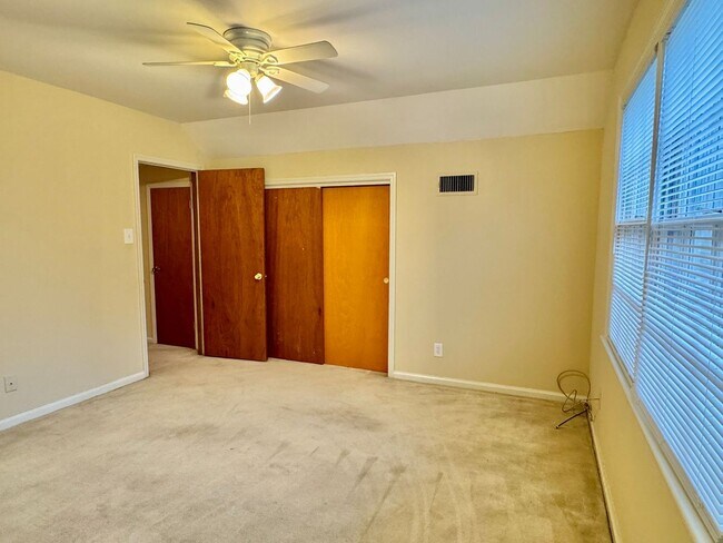 Building Photo - Gorgeous Interiors in this BONUS SPACE + 4 Bedroom  2 Bathroom Home!