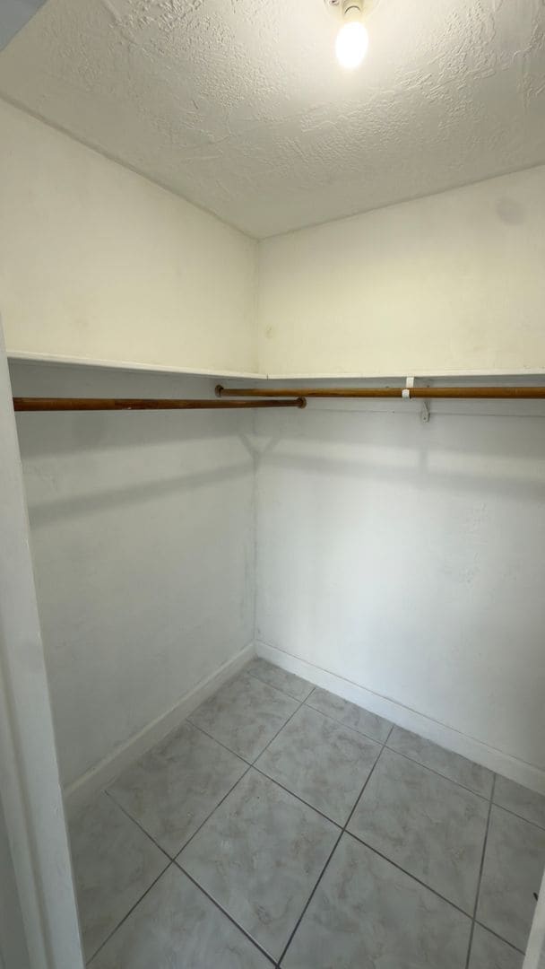 Building Photo - Spacious 1-Bed Condo in Sutton House – 974 SF, East of Biscayne