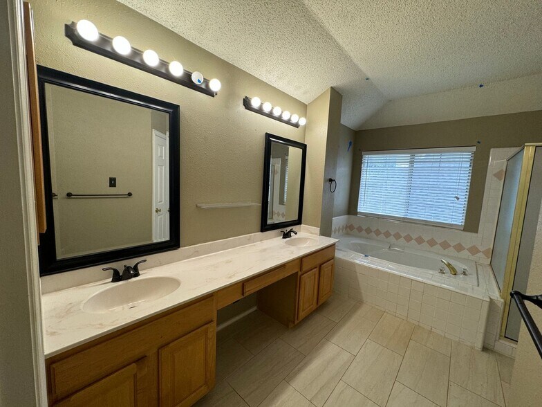 Building Photo - 5420 Cold Springs Dr