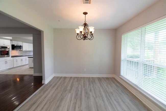 Building Photo - 12015 Cottonwood Ln
