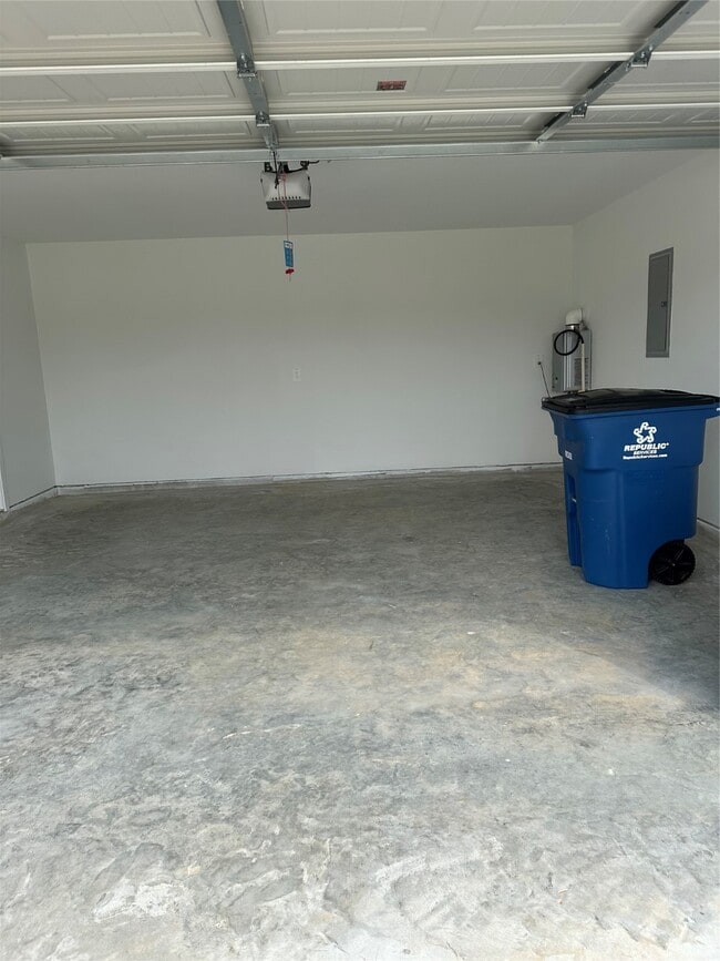 Building Photo - 18265 Descartes St