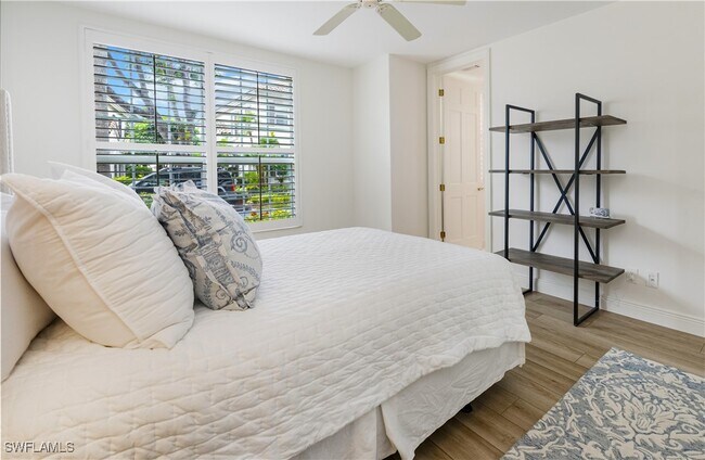 Building Photo - 233 Colonade Cir