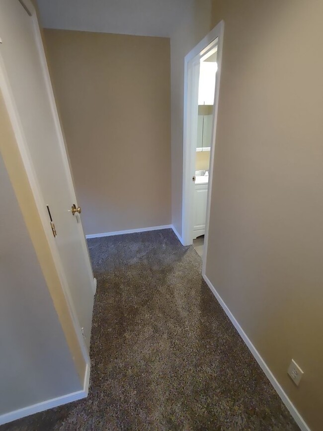 Building Photo - Magnolia Townhome