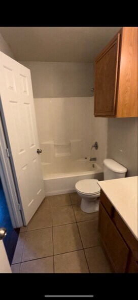 Building Photo - 309 N Chicago Ave