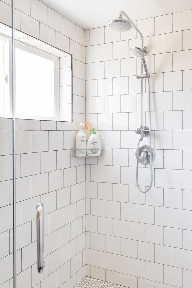 Building Photo - 1523 Morton Terrace