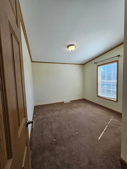 Building Photo - 4 Majestic Ln