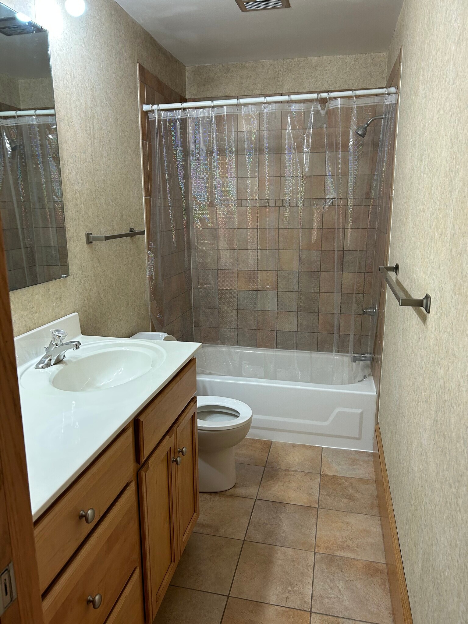 Building Photo - 324 W Crawford St