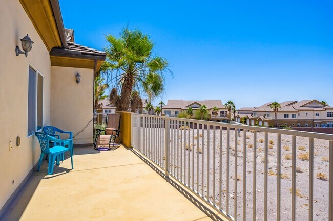 Building Photo - 3 BR + Bonus, Fully furnished, Includes Ut...