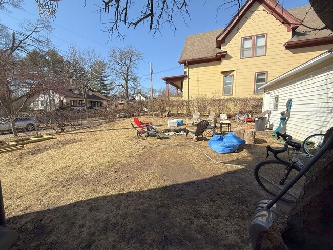 Building Photo - 104 Lathrop St