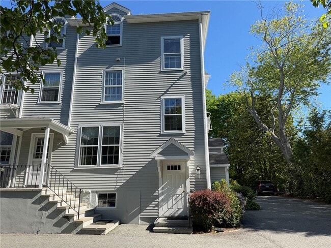 Building Photo - 141 Narragansett Ave