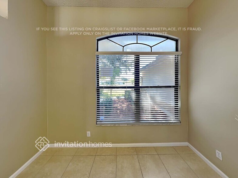 Building Photo - 102 Royal Ct