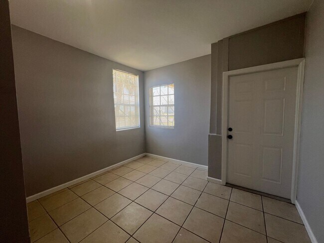 Building Photo - 708 Avenue A