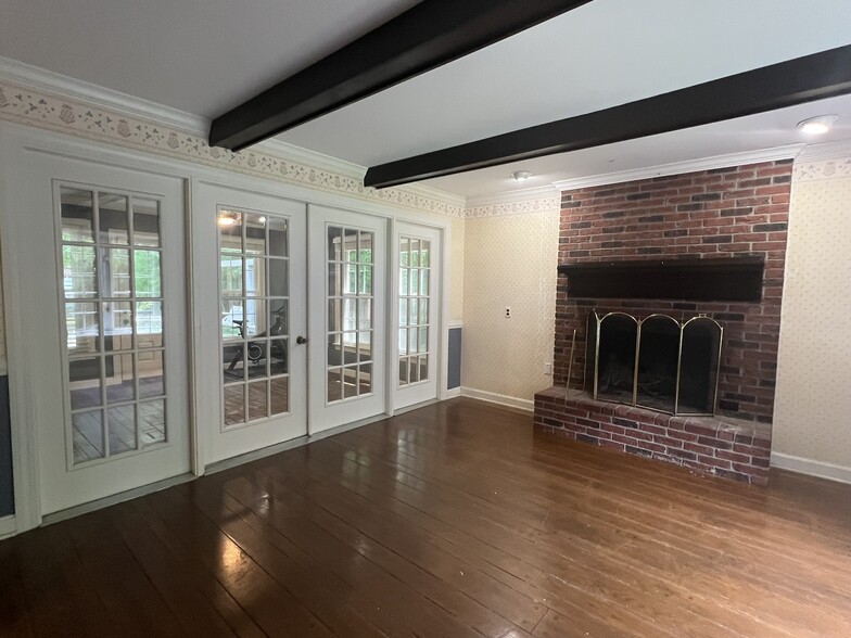 Building Photo - 1075 Woodland Ave