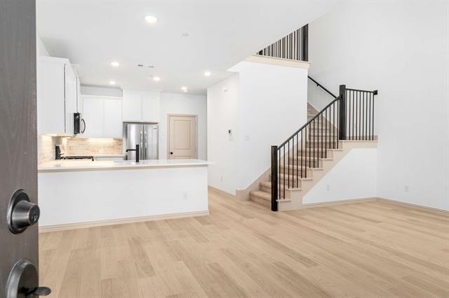 Building Photo - 508 Parkside Dr