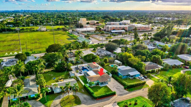 Building Photo - 310 Gulfstream Dr