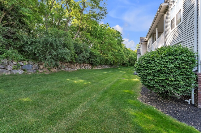 Building Photo - 2950 Hunley Dr