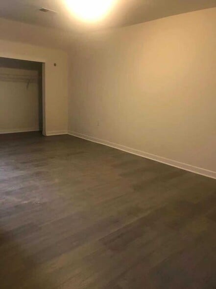 Building Photo - 735 Walnut St