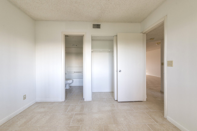 Building Photo - The Rise Lake front Rentals