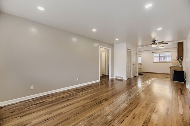 Building Photo - Cozy 2 bed/1 bath near Wash Park! Available NOW!