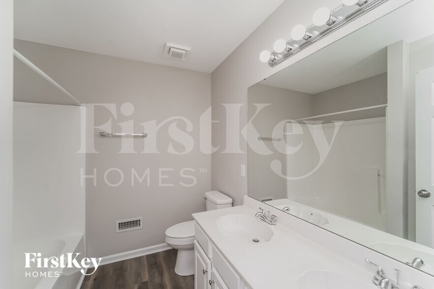 Building Photo - 16025 Lavenham Rd