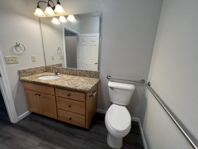 Building Photo - Merced: $1649 2 bedroom 2 bath with off st...