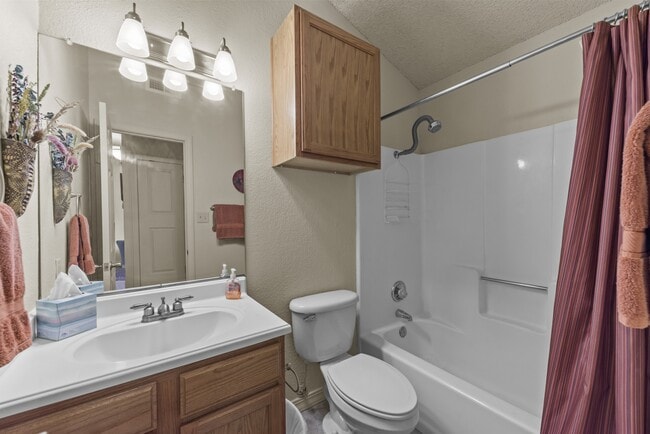 Building Photo - 101 Racquet Dr