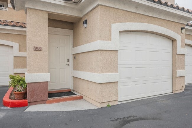 Building Photo - Beautiful 2 bedroom condo-North Las Vegas
