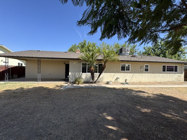 Building Photo - 417 E Magnolia Ave
