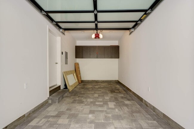 Building Photo - 4418 Kingswell Ave