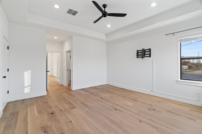 Building Photo - 3802 Commerce St