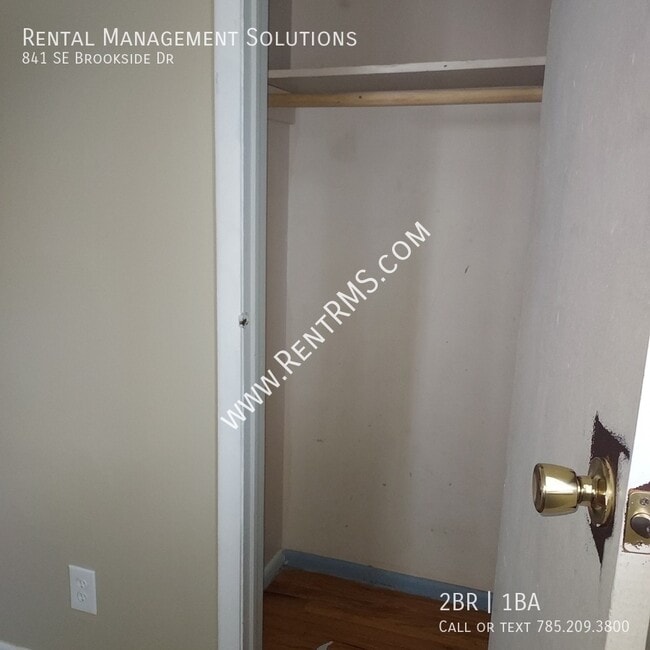 Building Photo - 841 SE Brookside Dr