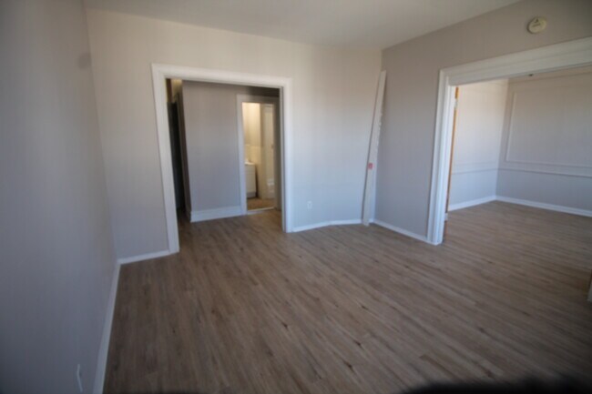 Building Photo - 225 Academy St