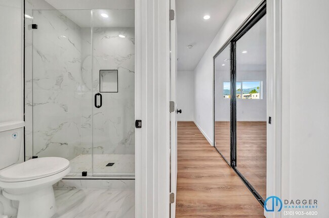 Building Photo - 11845 Hamlin St