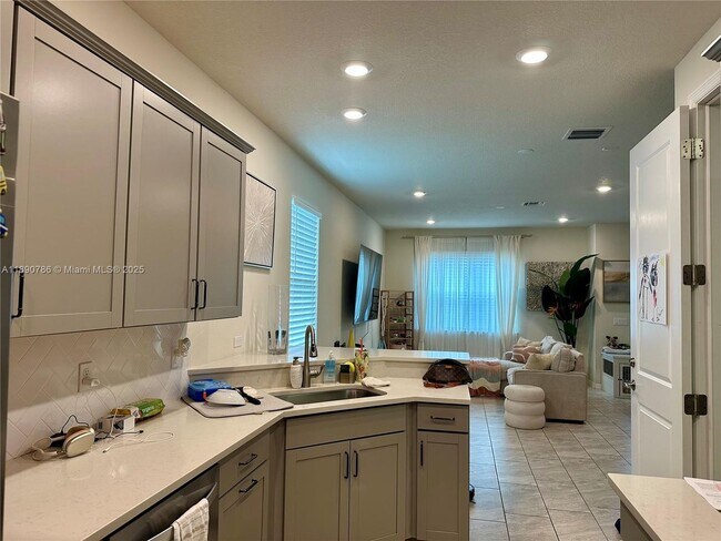 Building Photo - 4144 Greenway Dr