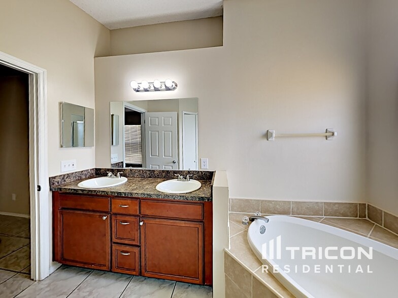 Building Photo - 7812 Sagebrush Pl
