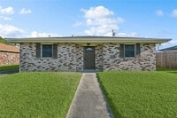 Building Photo - 2108 River Queen Dr