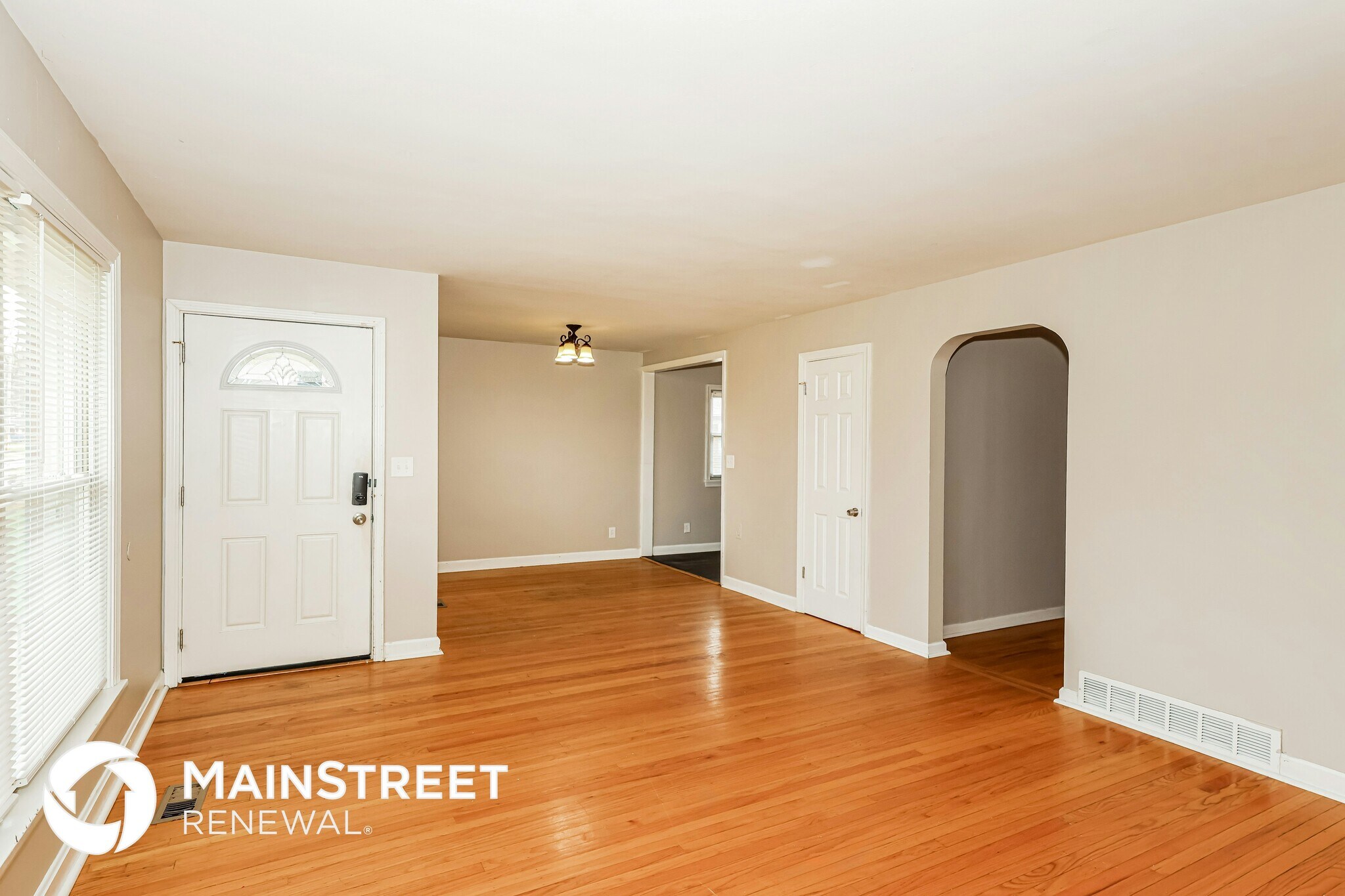 Building Photo - 4904 Paramount Dr