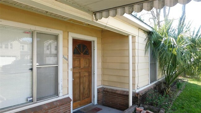 Building Photo - 2206 Silverbonnet St