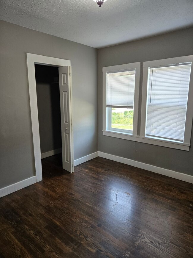 Building Photo - Charming 2-Bedroom Home with Open Floor Plan & Fenced Backyard
