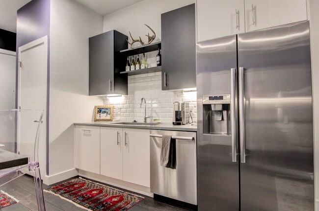 Building Photo - 2550 Lawrence St