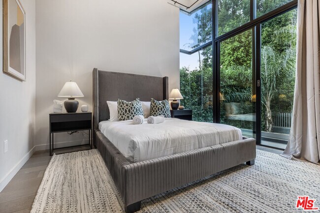 Building Photo - 1847 Coldwater Canyon Dr